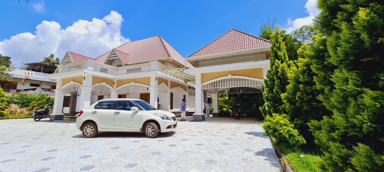 1800 sqft, 3BHK Semifurnished House in Chembumukk