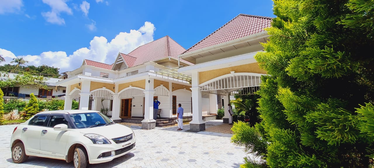 1800 sqft, 3BHK Semifurnished House in Chembumukk