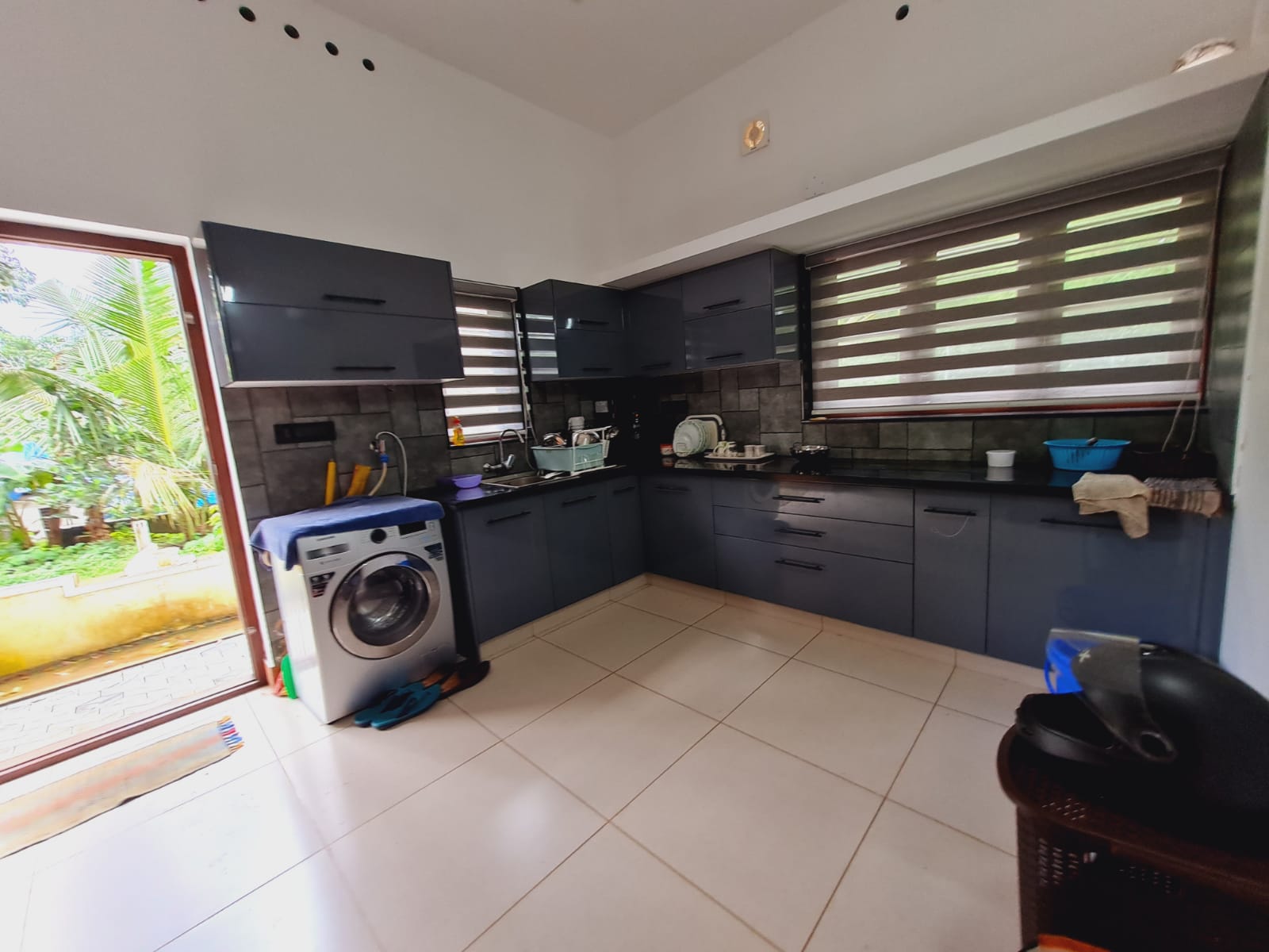 1800 sqft, 3BHK Semifurnished House in Chembumukk