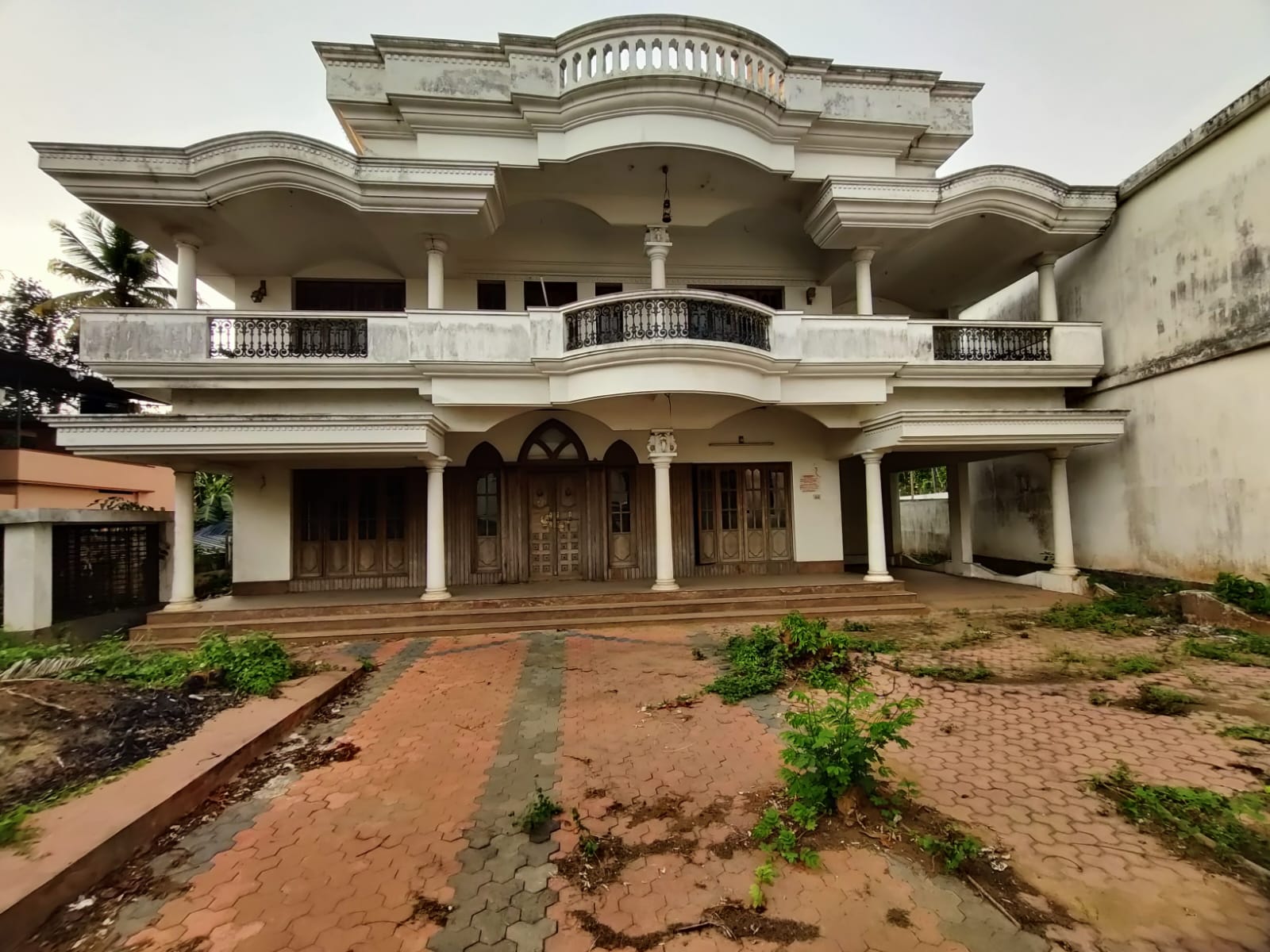 4BHK Semifurnished House with 15Cent Land 4000sqft