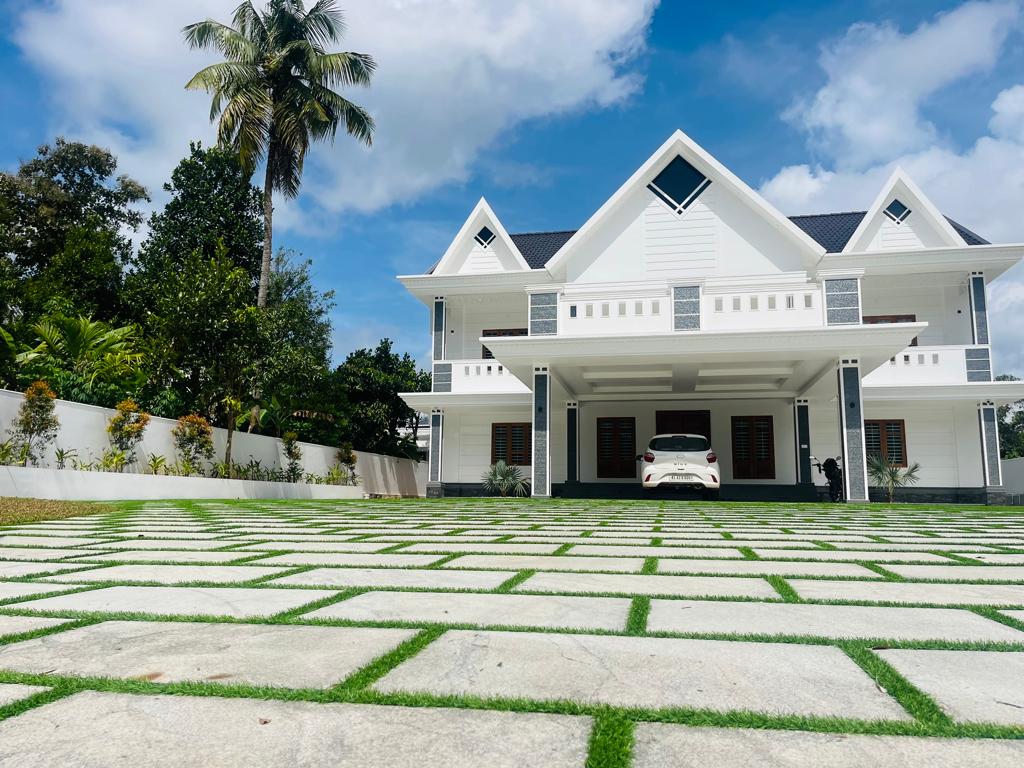 2400sqft, 4BHK Semifurnished House 2400sqft in Vaduthala