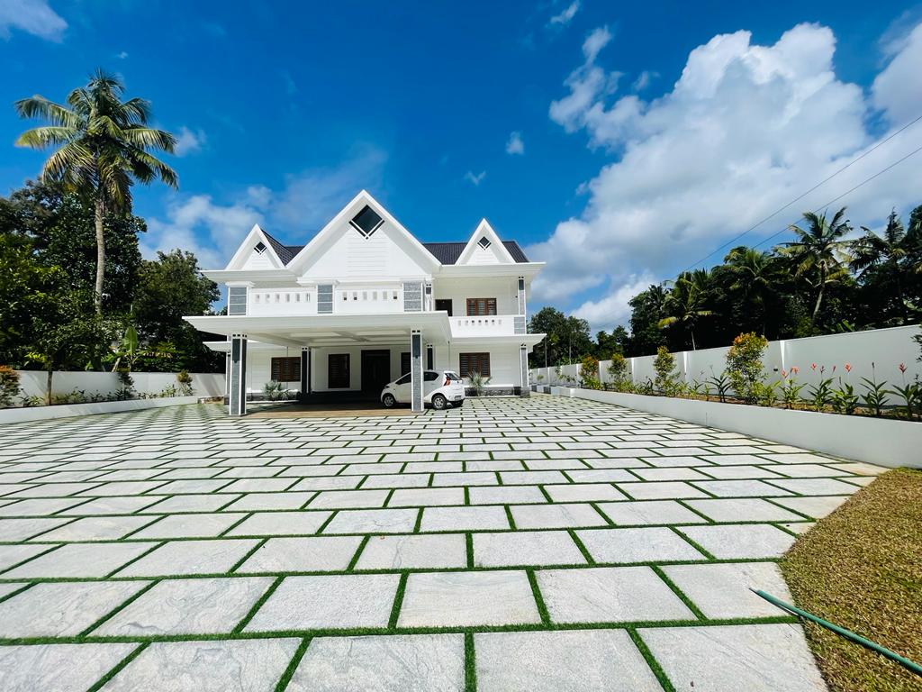 2400sqft, 4BHK Semifurnished House 2400sqft in Vaduthala