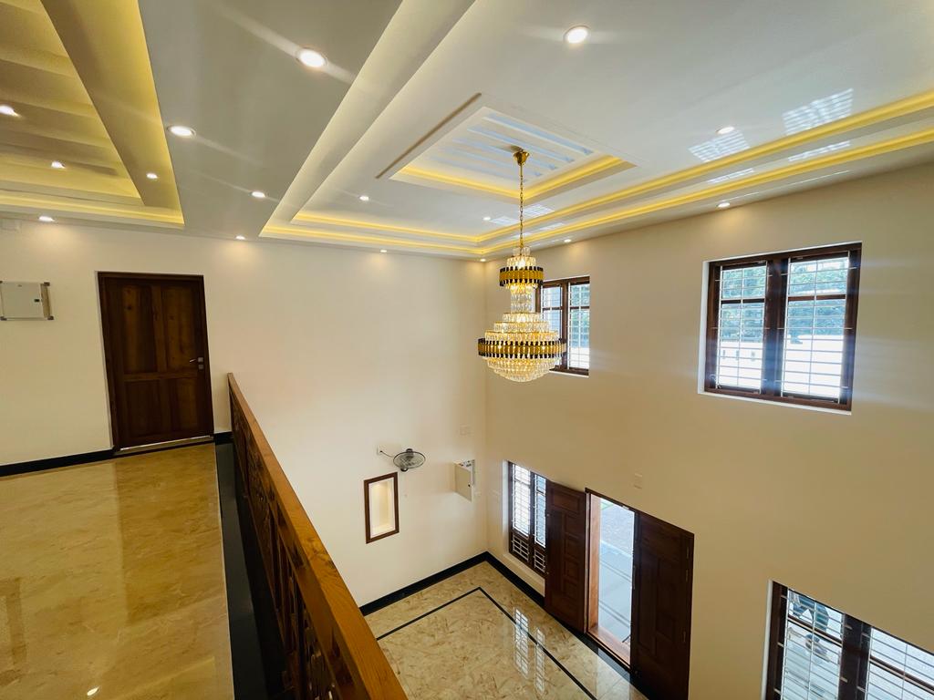 2400sqft, 4BHK Semifurnished House 2400sqft in Vaduthala