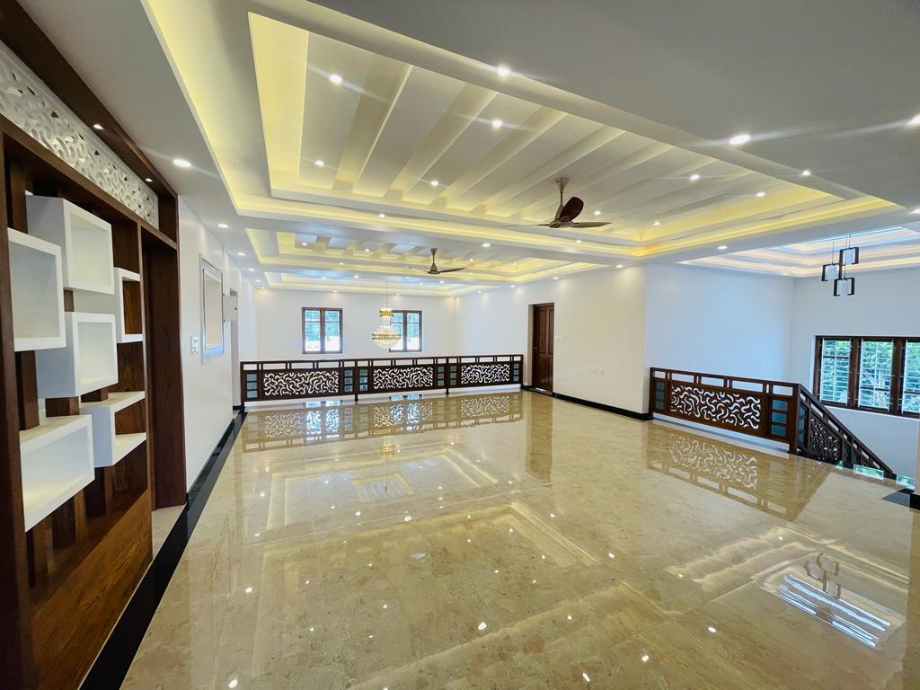 2400sqft, 4BHK Semifurnished House 2400sqft in Vaduthala