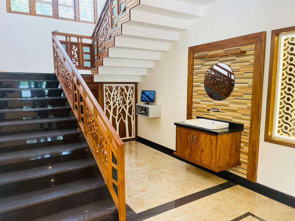 2400sqft, 4BHK Semifurnished House 2400sqft in Vaduthala