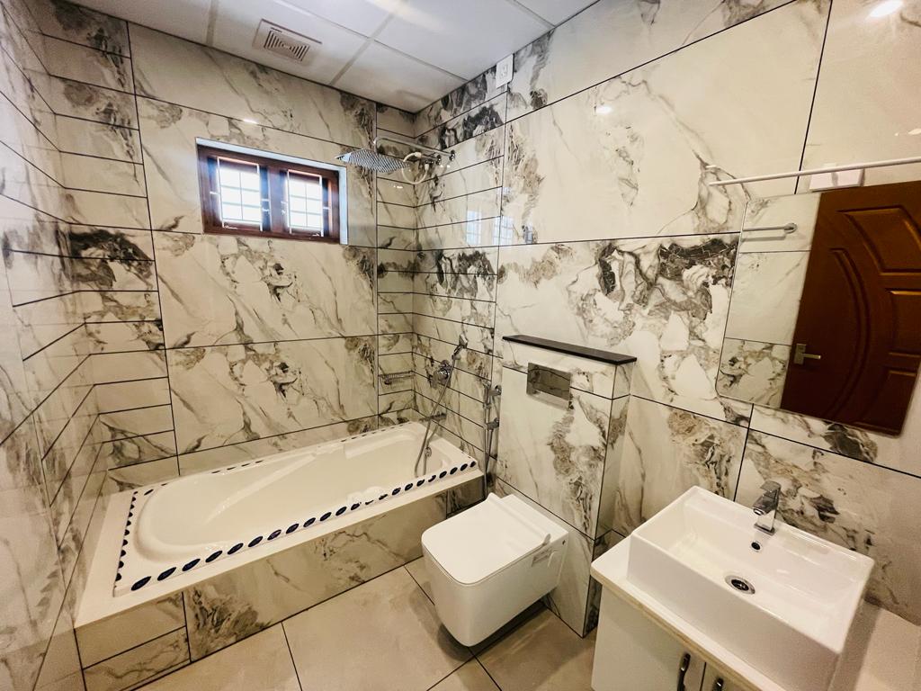 2400sqft, 4BHK Semifurnished House 2400sqft in Vaduthala