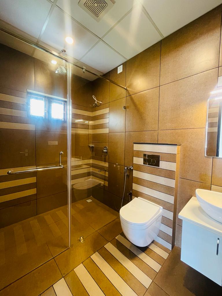 2400sqft, 4BHK Semifurnished House 2400sqft in Vaduthala