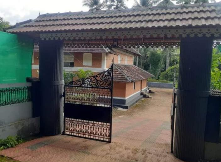 160cents of Land with old Naalukettu - for sale in Ottappalam Palakkad, Palakkad, Kerala