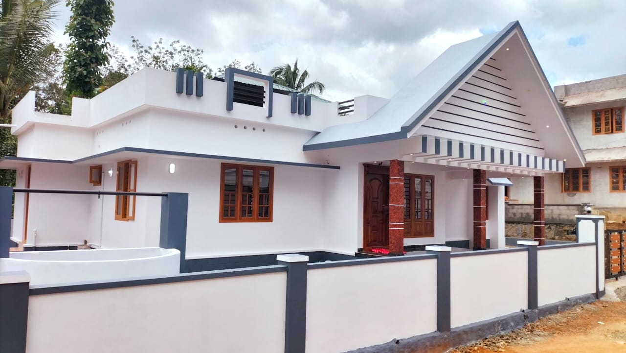 2BHK + Study Semifurnished Flat in Kakkanad, 1100 sqft