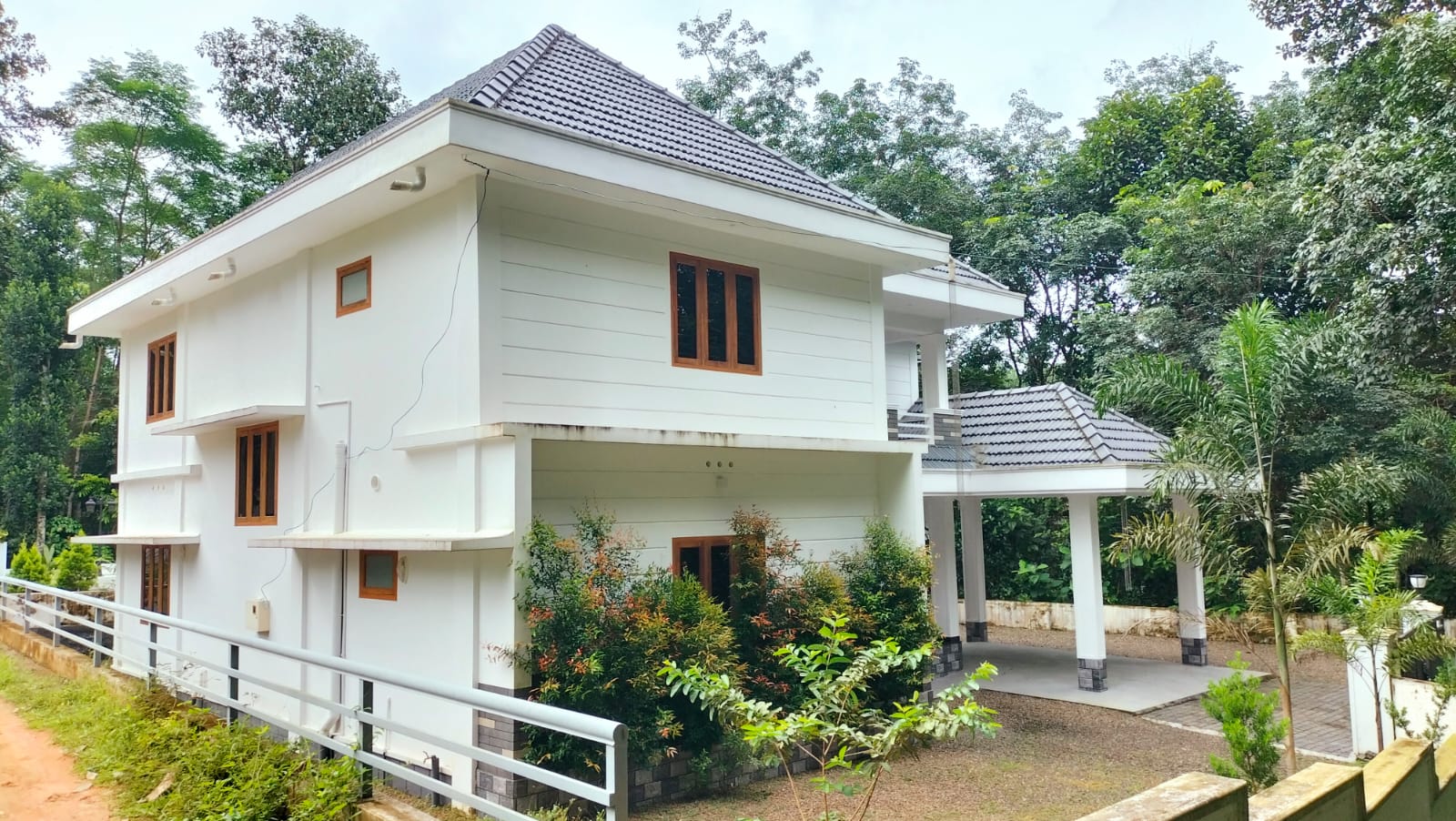8.400 cents of Commercial/ Residential property in Kadavanthra