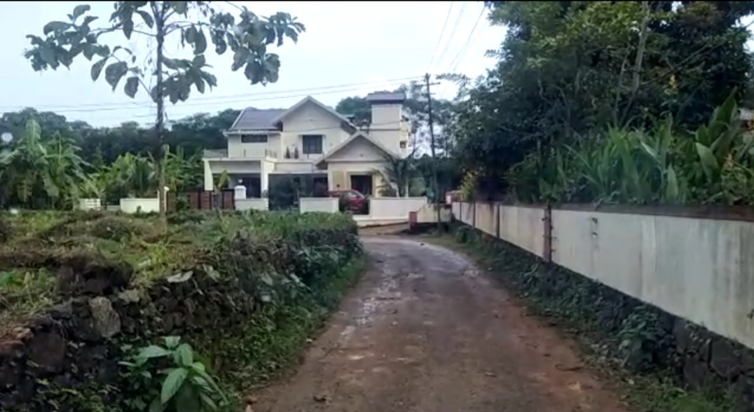 4BHK Semifurnished House with 15Cents Land2850sqft