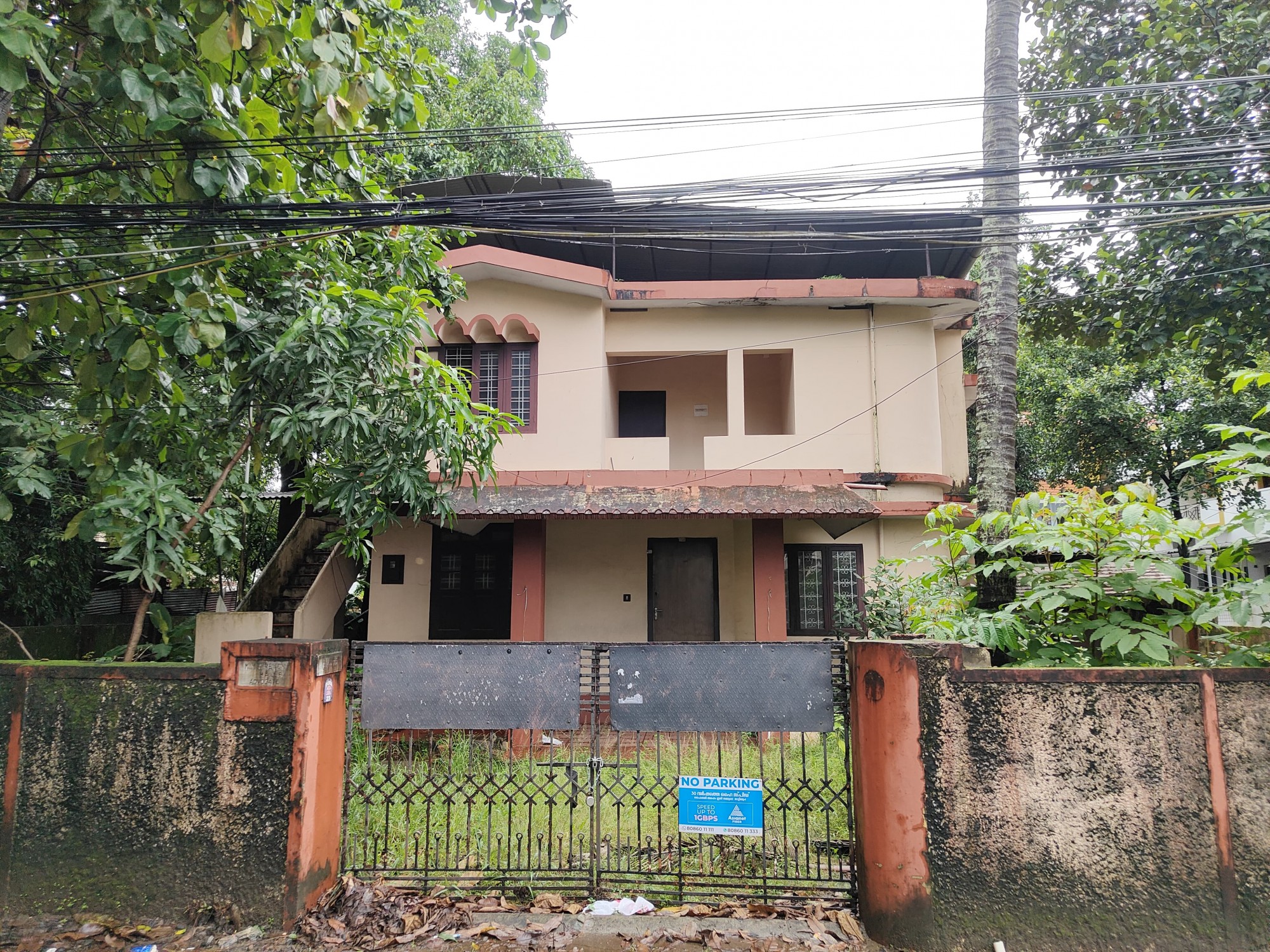 10 Cents of Commercial property with old house Palarivattom