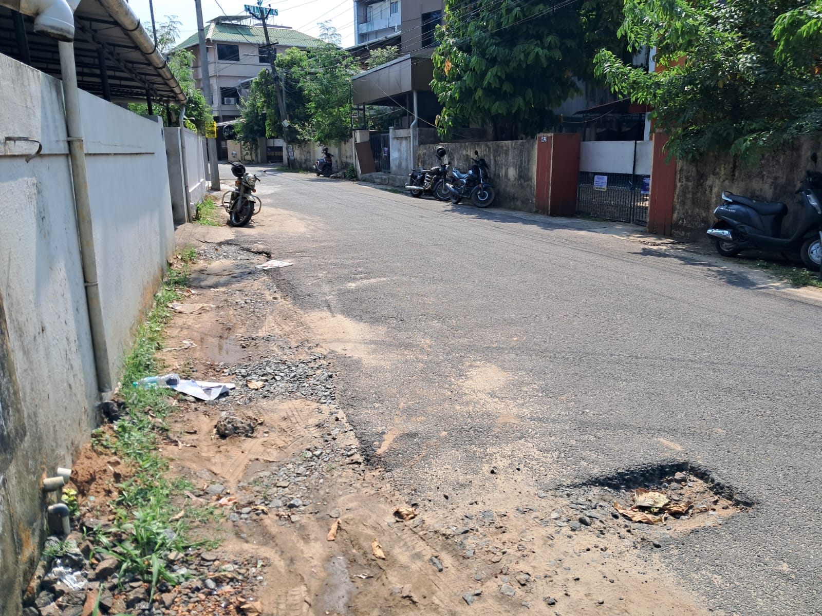 15 cents of Prime residential/ commercial property with an old Bunglow in Palarivattom