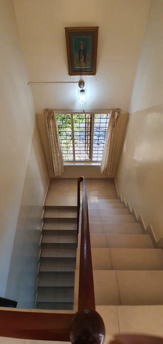 4BHK Semifurnished House 2200sqft