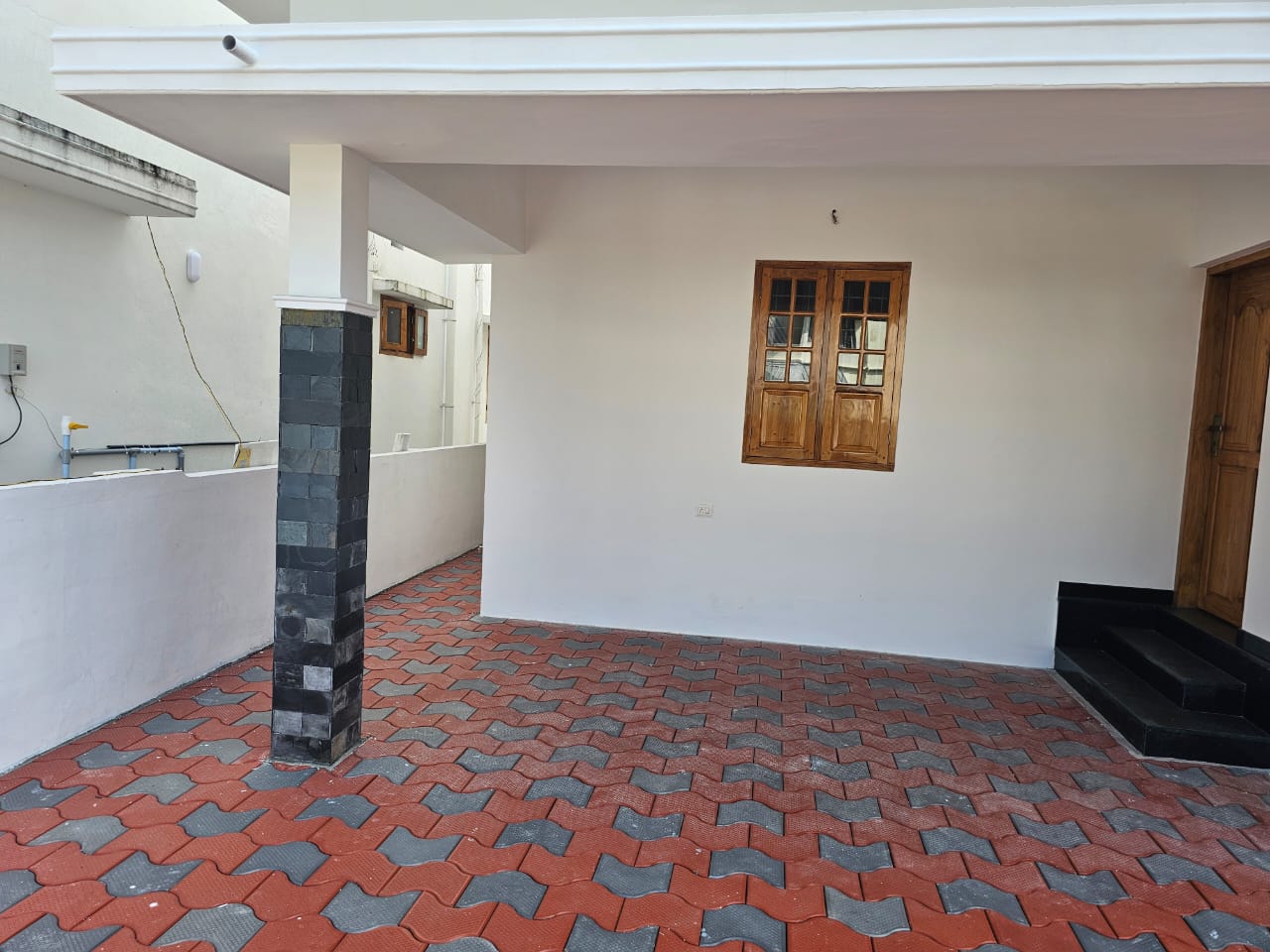 4BHK Semifurnished House with 4cent 2000sqft
