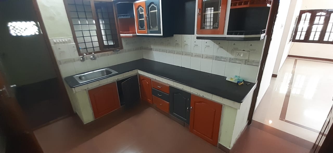 6BHK Premium Villa with 8cent 3500sqft in Vaduthala, Ernakulam