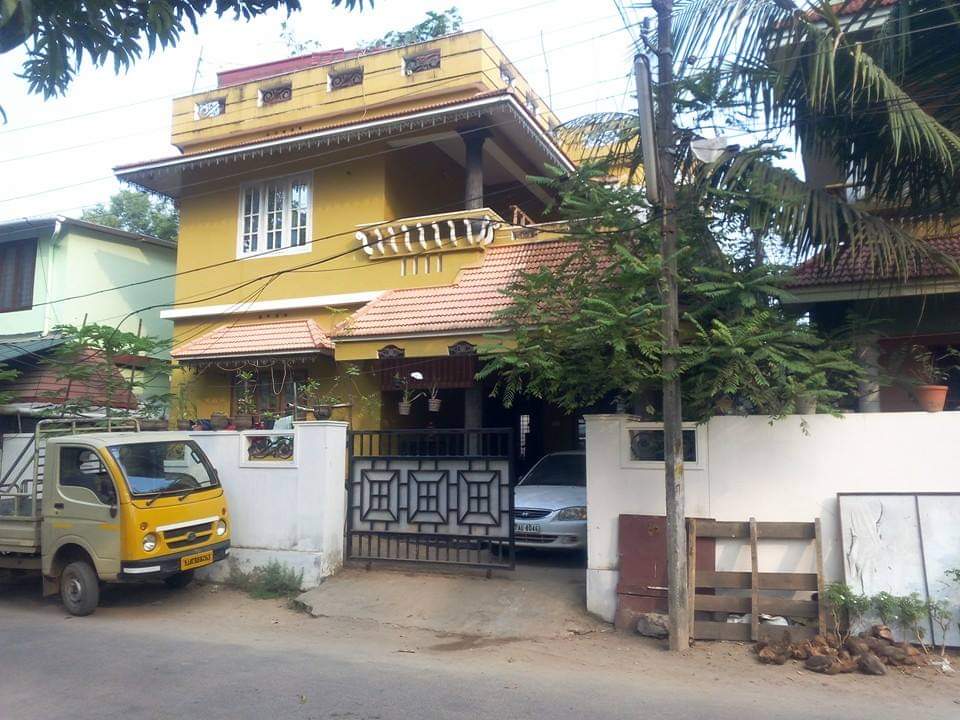 3BHK Semifurnished House1300sqft