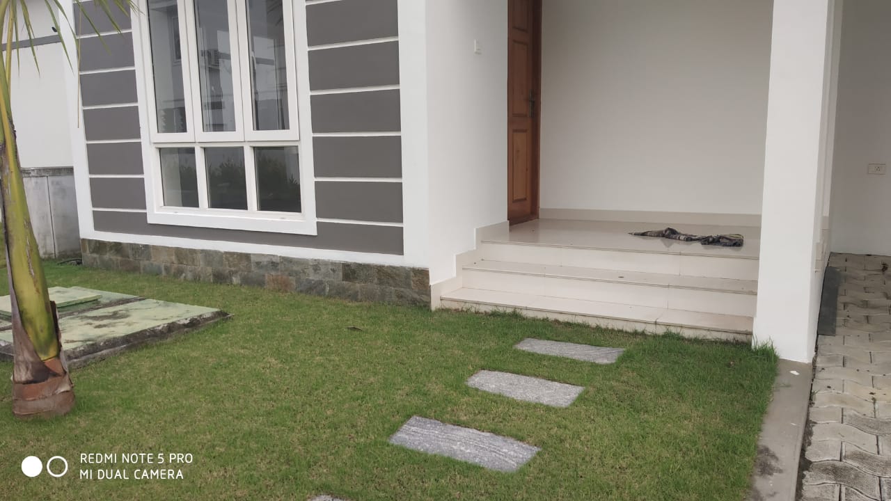 3BHK Semifurnished House 1950sqft - for sale in Nettoor, Kochi ( Ernakulam ), Kerala