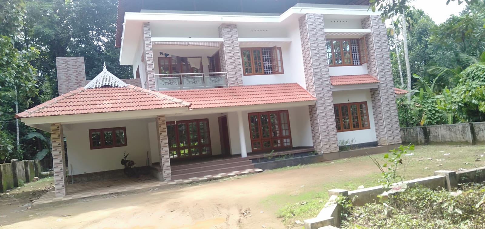 3BHK Semifurnished House 2300sqft in Thrikkakara, Kakkanad - for sale in Thrikkakara, Kochi ( Ernakulam ), Kerala