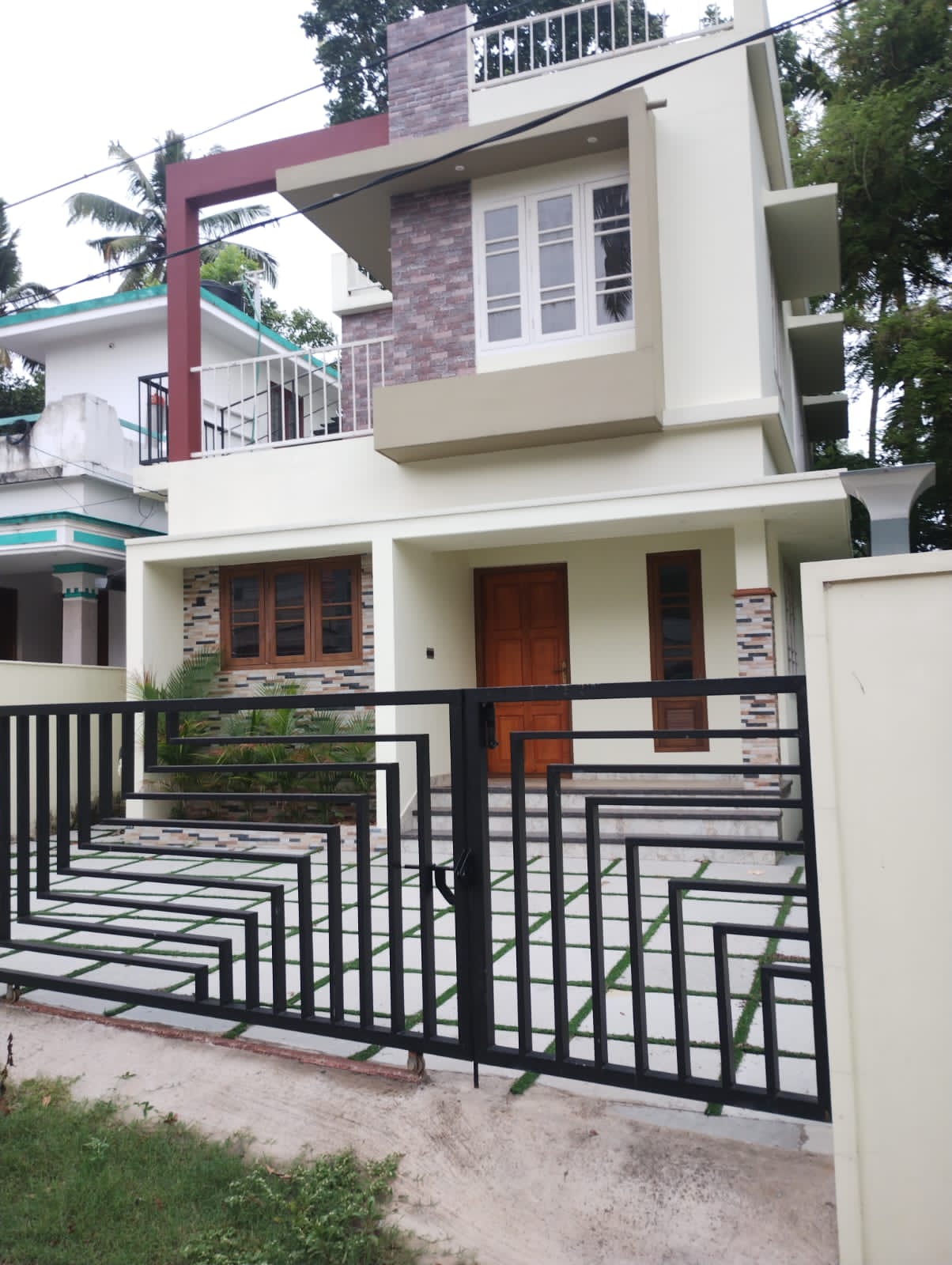 3BHK Semifurnished House with 4cent1500sqft