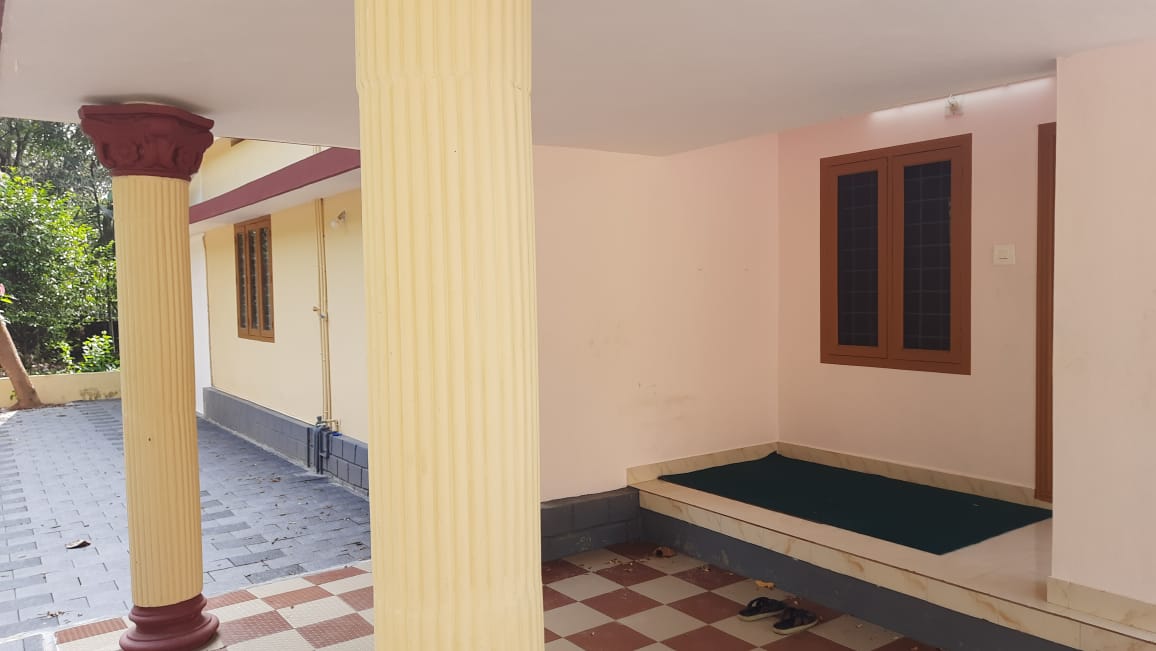 3BHK Semifurnished House 1600sqft