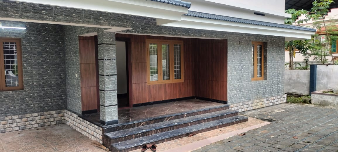 4BHK Semifurnished House with 24cent 2300sqft