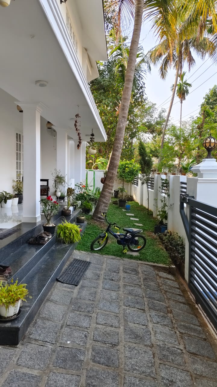 3BHK Semifurnished House with 5cent 2000sqft - for sale in Thiruvankulam, 18, Kerala