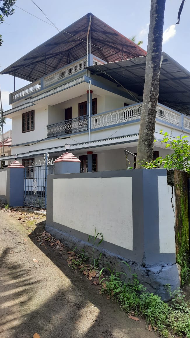 4BHK Semifurnished House with 5cent 18900sqft