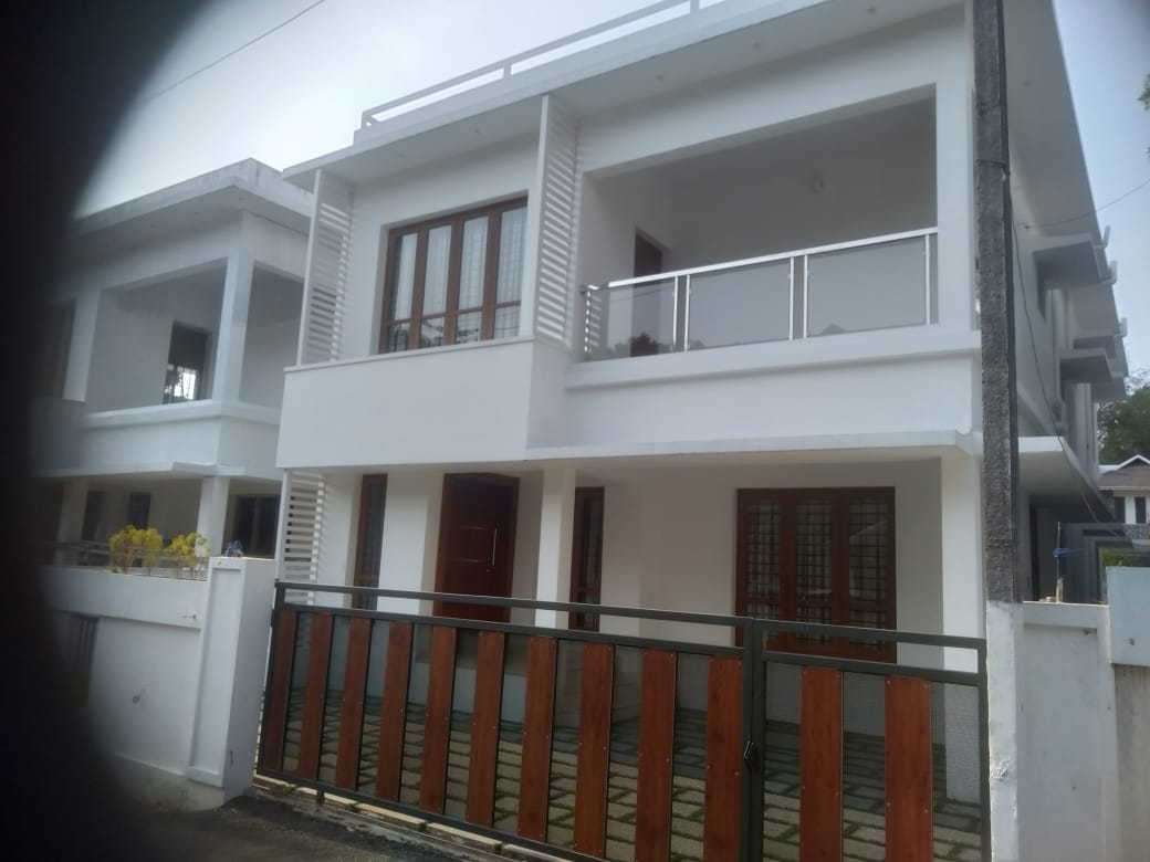 4BHK Semifurnished House with 5cent 2200sqft