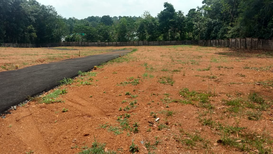 8Cents of Residential Land with a House