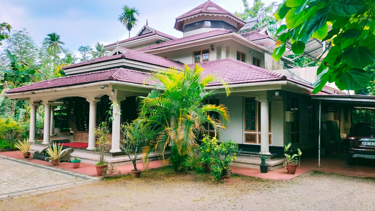 37 cents of Prime Commercial property in Edapally - for sale in Bypass Eddapally, Kochi ( Ernakulam ), Kerala