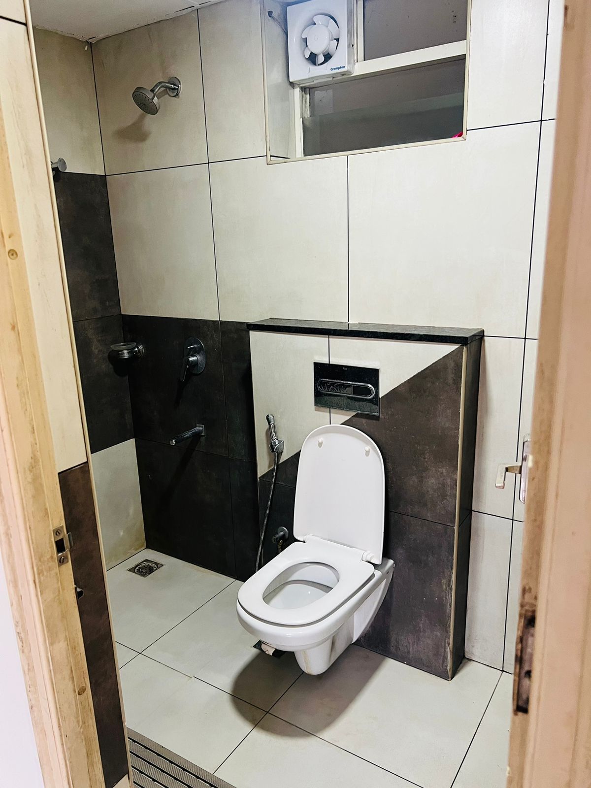 2BHK Semifurnished Apartment 1100sqft