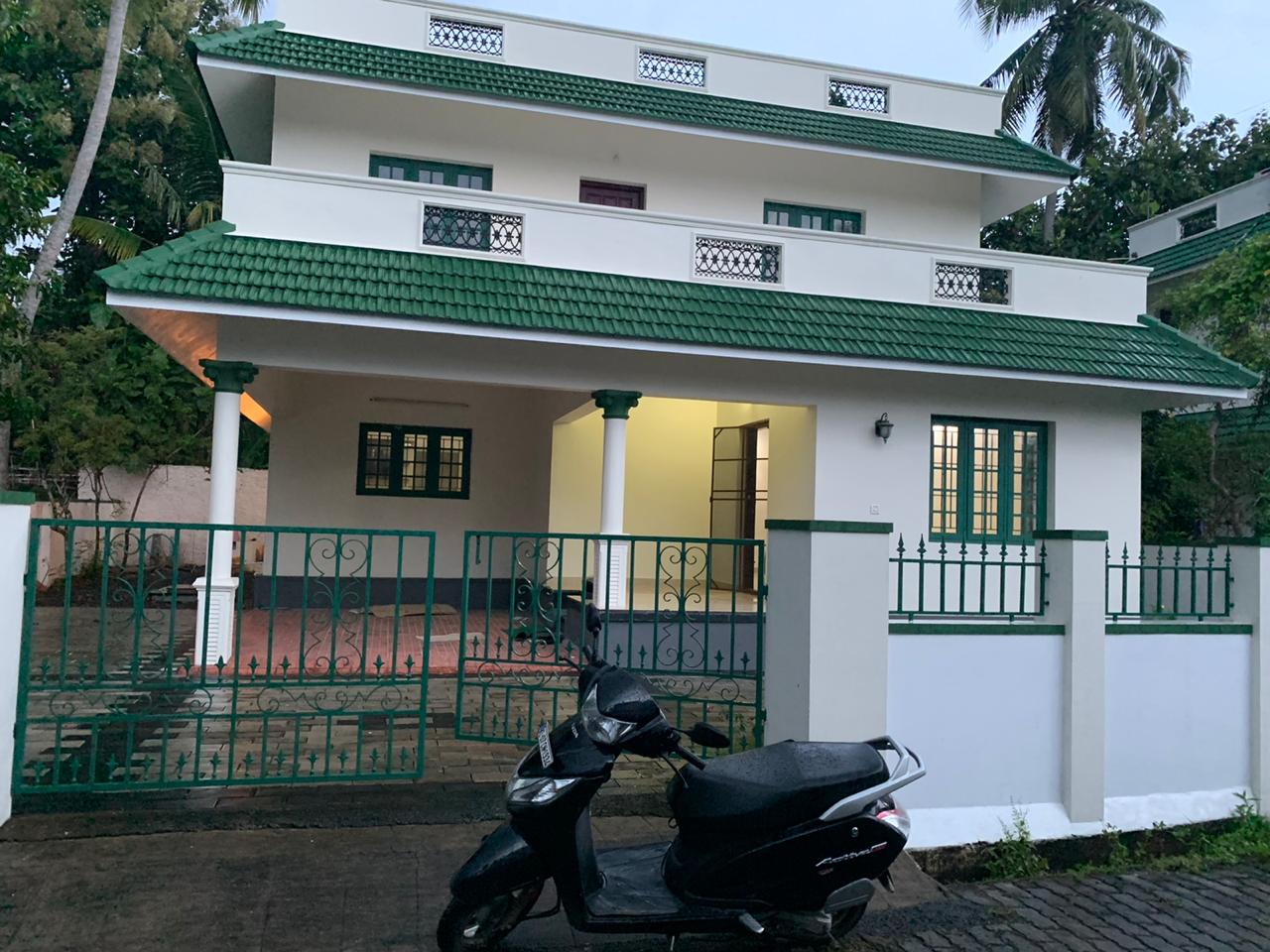 3BHK Semifurnished Flat in Kadavanthra, 1450 sqft