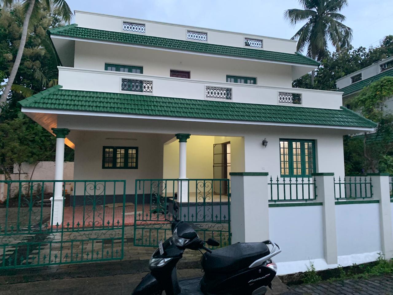 3BHK Semifurnished Flat in Kadavanthra, 1450 sqft