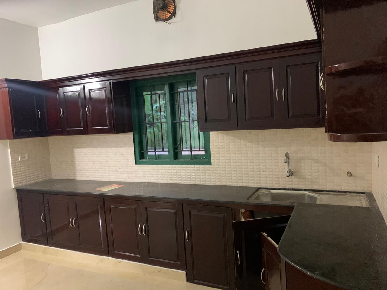 3BHK Semifurnished Flat in Kadavanthra, 1450 sqft