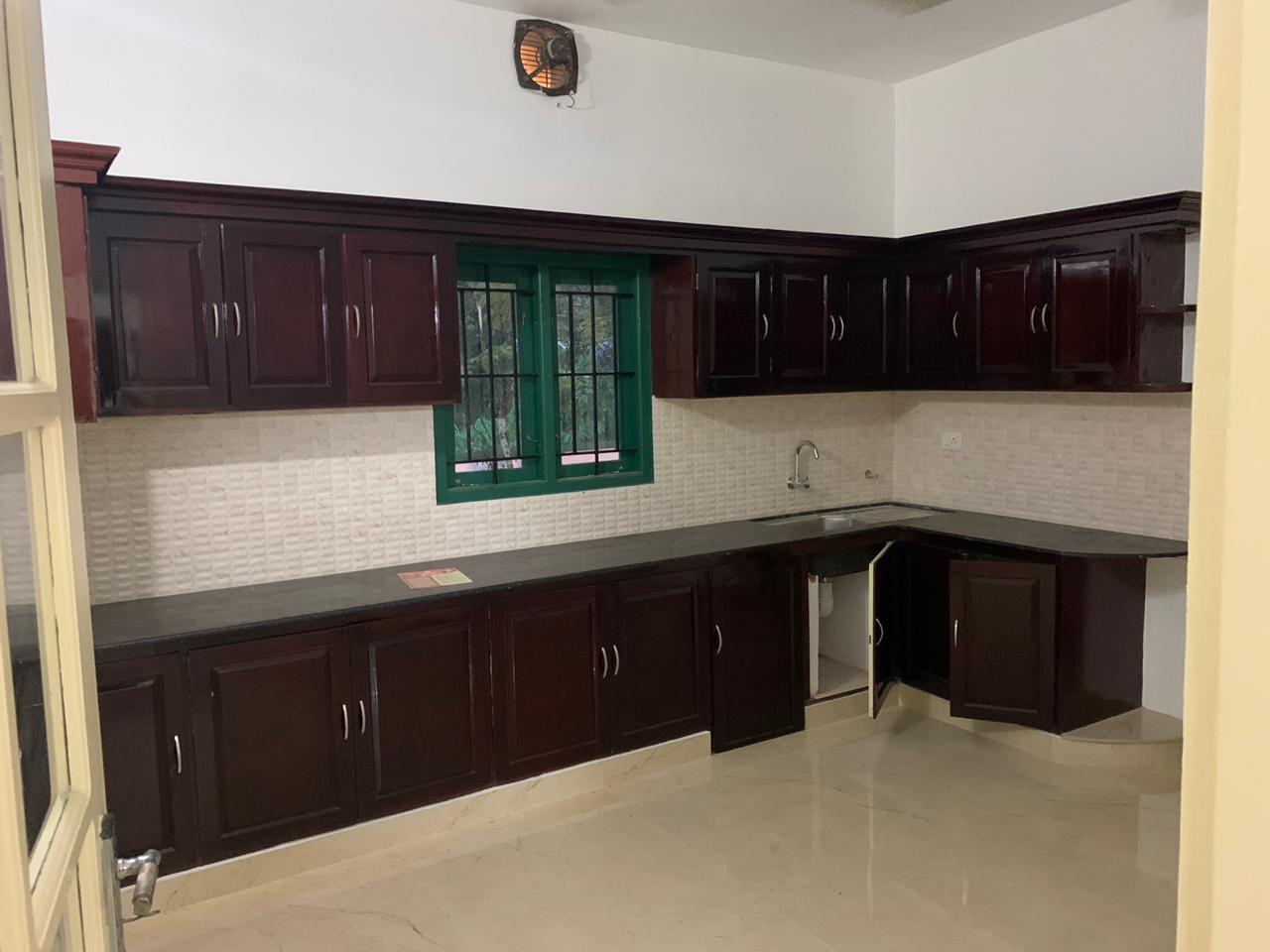 3BHK Semifurnished Flat in Kadavanthra, 1450 sqft