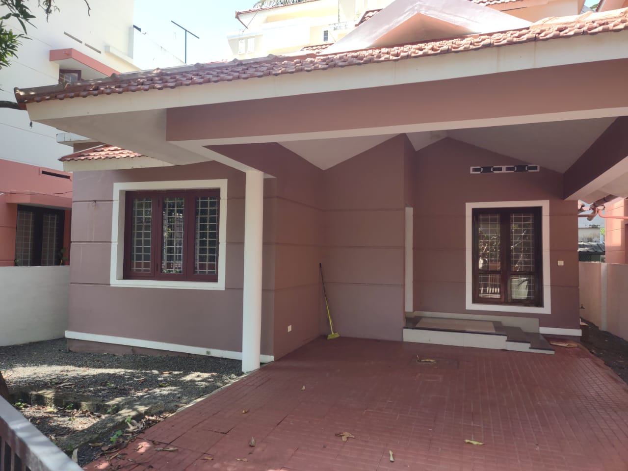 6000 sqft, 8BHK Residential Building in Adichira, Kottayam