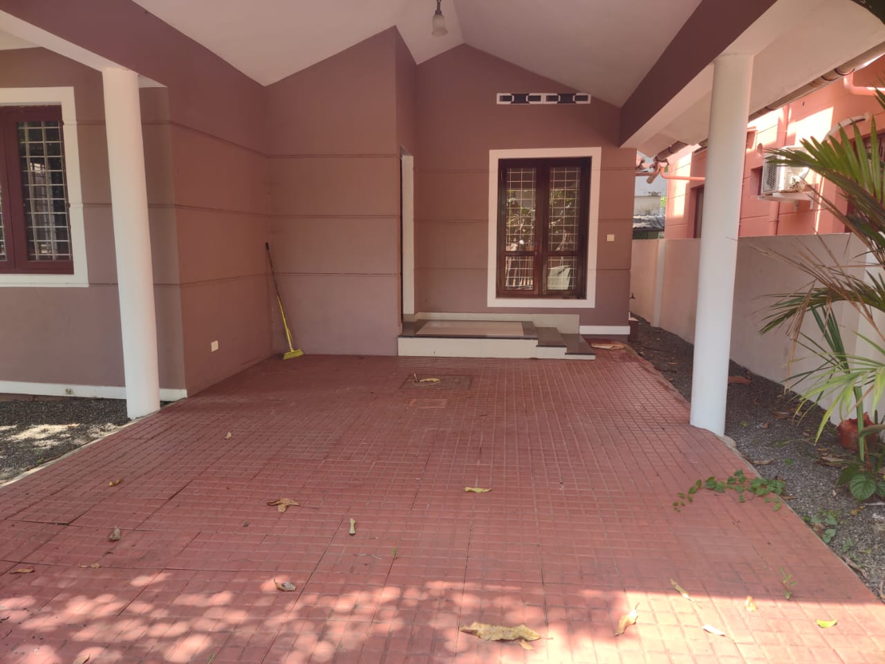 6000 sqft, 8BHK Residential Building in Adichira, Kottayam
