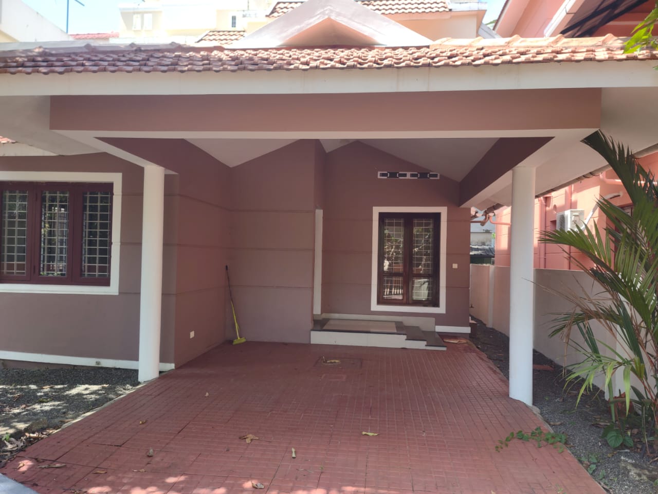 6000 sqft, 8BHK Residential Building in Adichira, Kottayam
