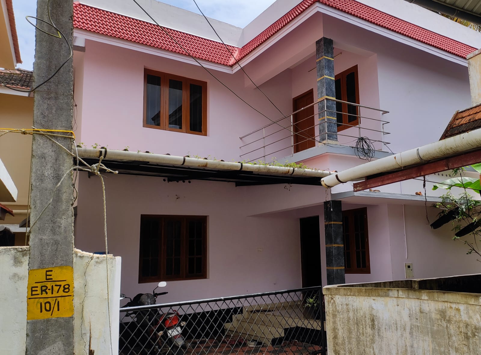 Commercial building 11000 sqft