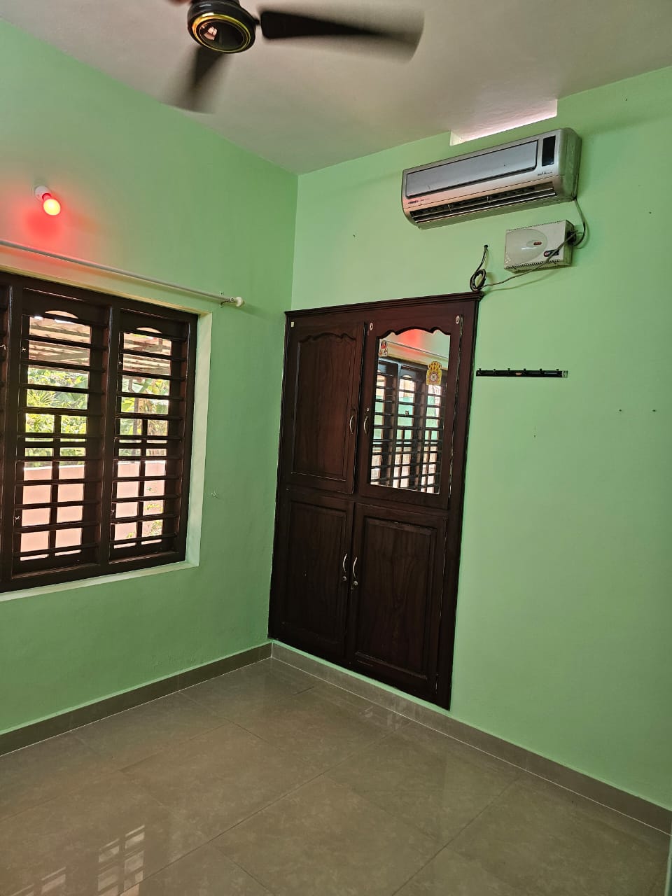4BHK Semifurnished House with 3cent 1450 Sqft - for sale in Eroor, Kochi ( Ernakulam ), Kerala