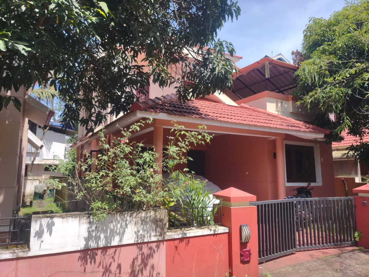 3BHK Semifurnished House2300 sqft in Alangad, Ernakulam