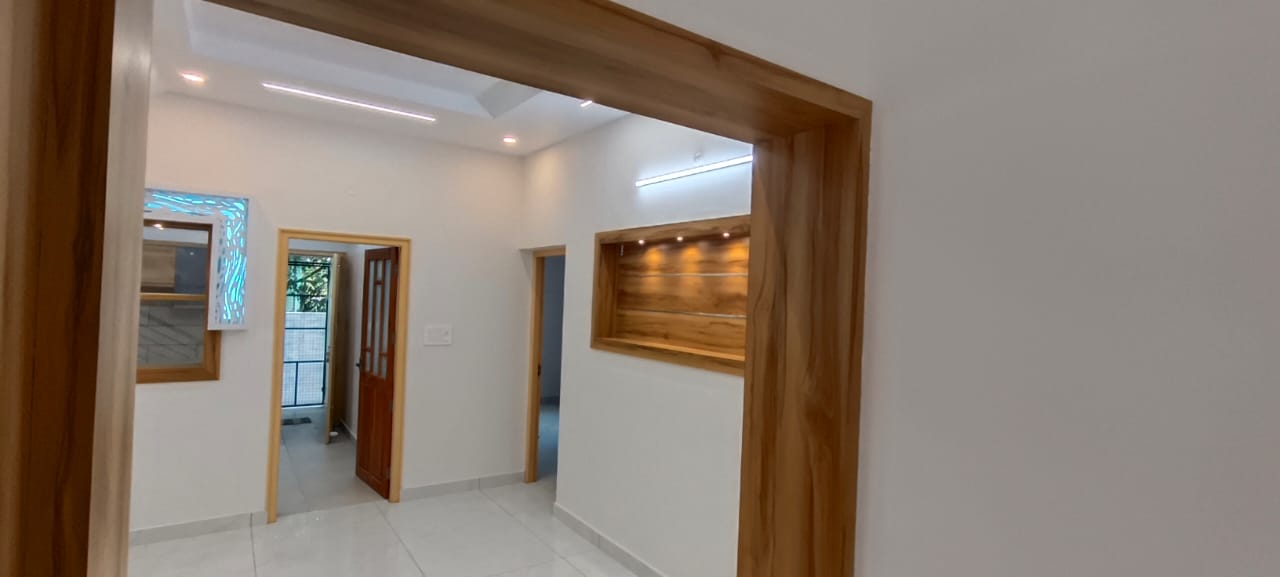 4BHK + Study Semifurnished House with 4cent 1800sqft