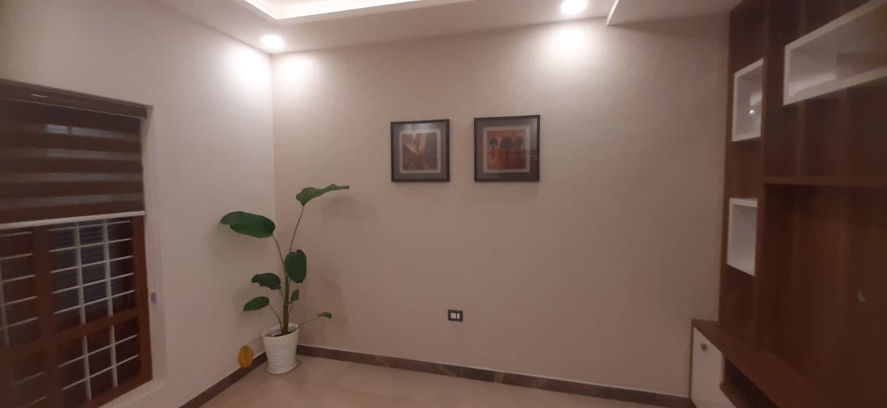 1300sqft, 3 BHK Semifurnished Flat in Chakkaraparambu, Vyttila