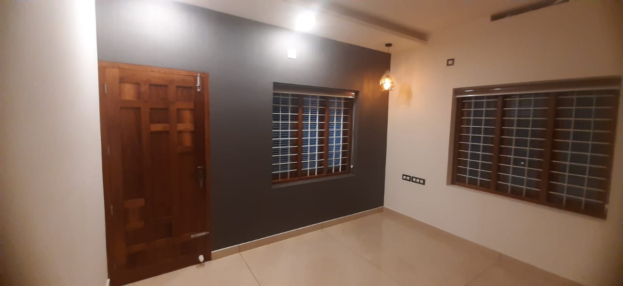 1300sqft, 3 BHK Semifurnished Flat in Chakkaraparambu, Vyttila