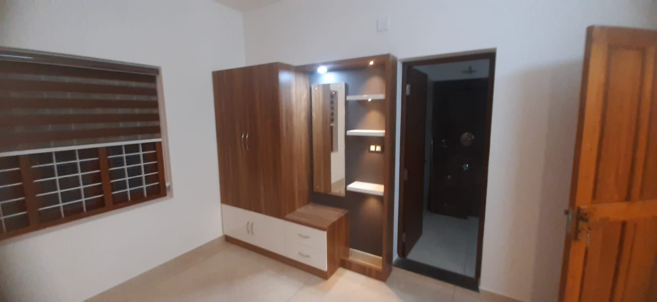 1300sqft, 3 BHK Semifurnished Flat in Chakkaraparambu, Vyttila