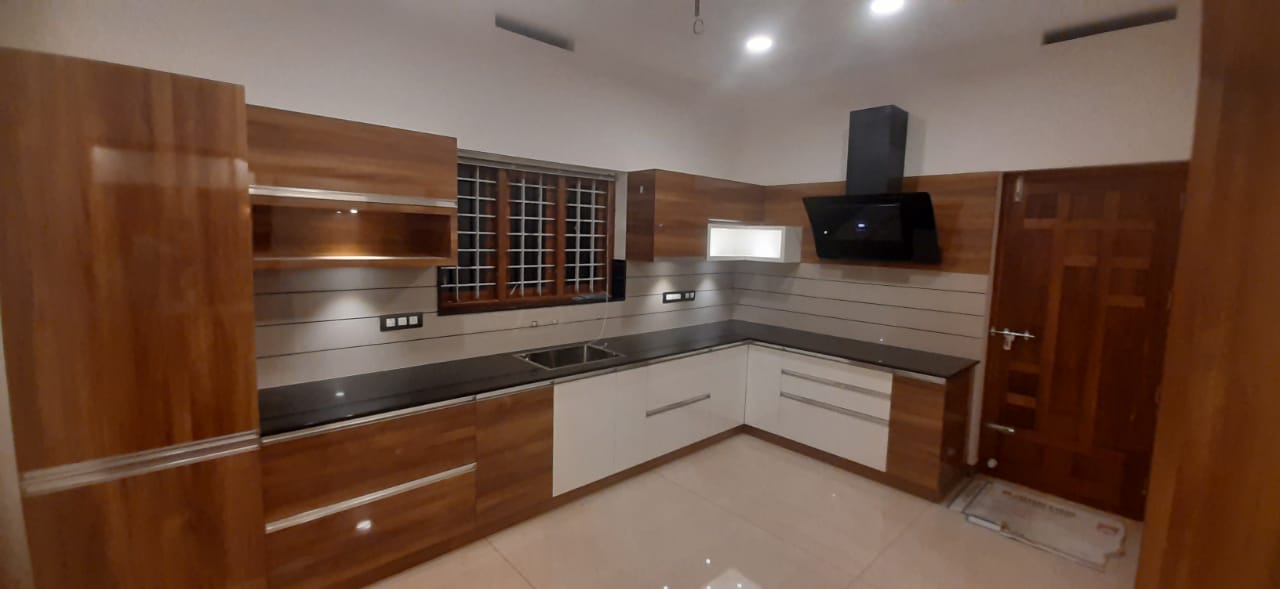 1300sqft, 3 BHK Semifurnished Flat in Chakkaraparambu, Vyttila