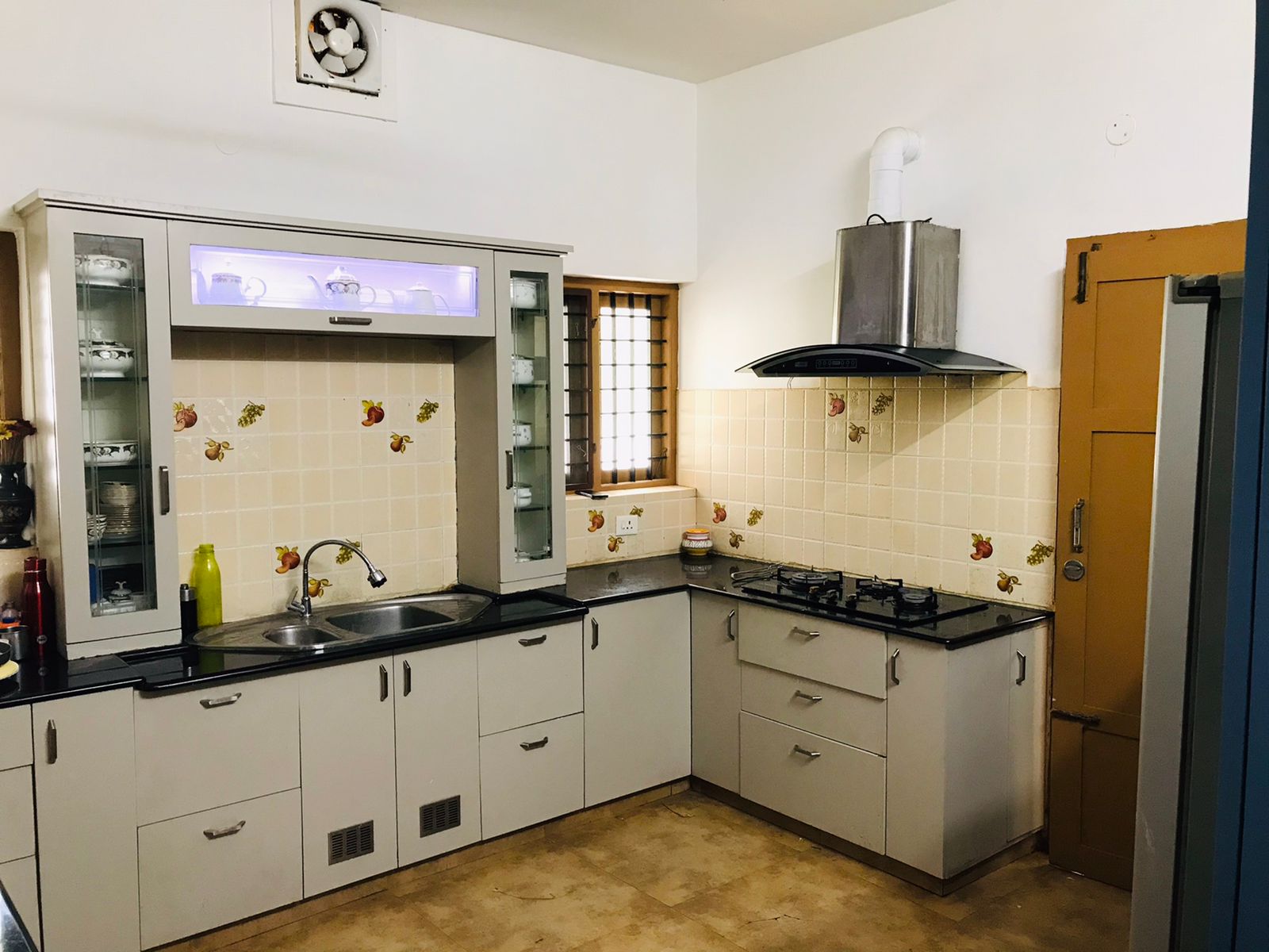 3BHK Fully Furnished Flat near Thevara,1480 sqft