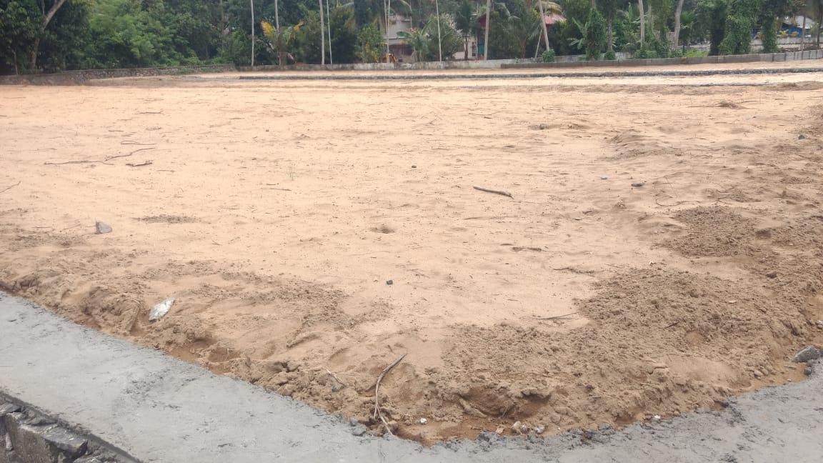25cent land with old house in Kakkanad