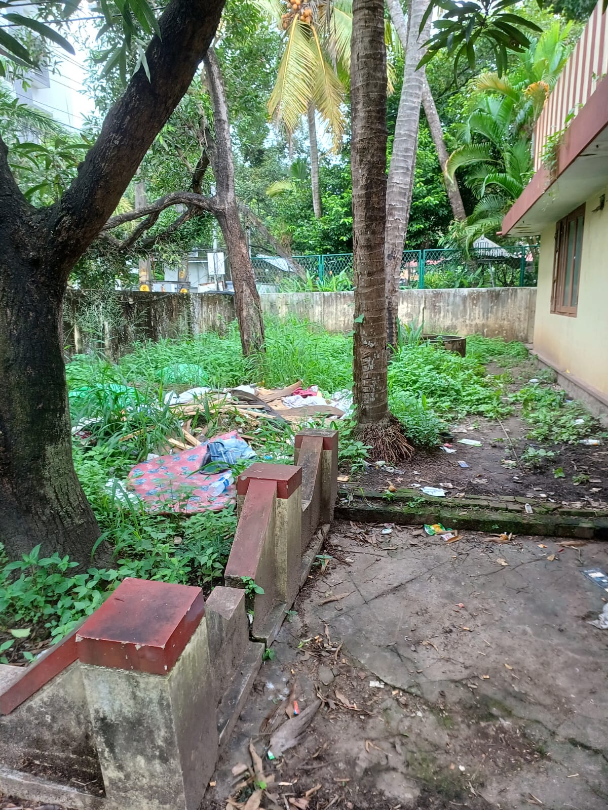 6 cents of residential plot with old house